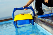 Mon robot de piscine n'avance plus, que faire ?