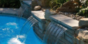 La cascade de piscine, un avantage qui fait la différence