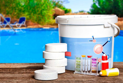 Les solutions de traitement manuel au chlore & de traitement piscine sans chlore