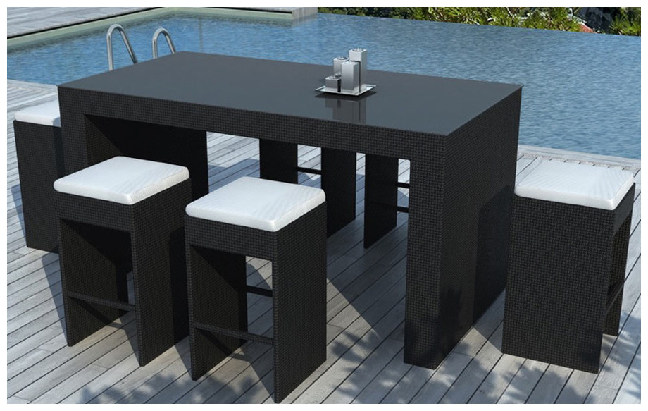 Table et tabourets de jardin Rhéa en situation