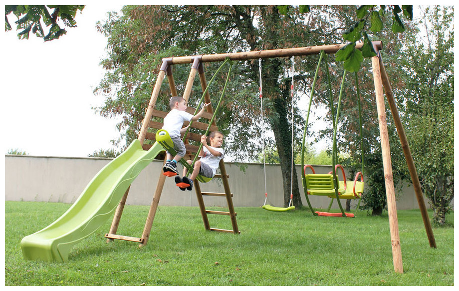 Portique et balançoire pour enfant en bois Cumin en situation