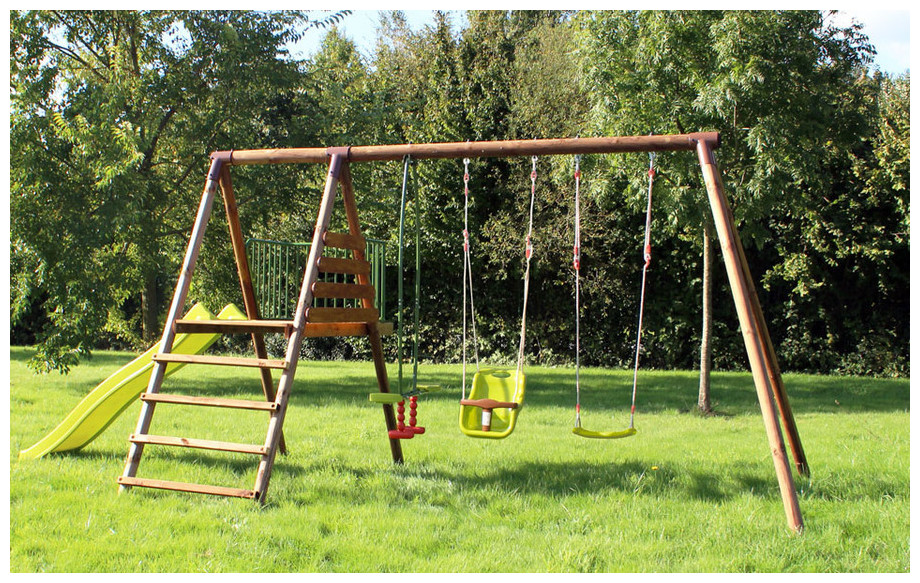 Balançoire et portique en bois pour enfant Cayenne en situation