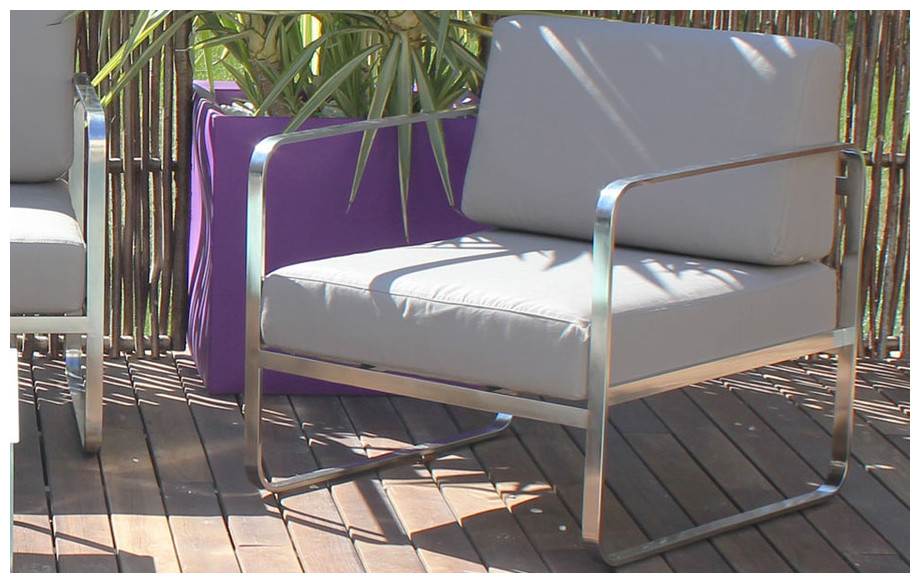 Détail du salon de jardin bas d'extérieur en inox dépoli Venize taupe