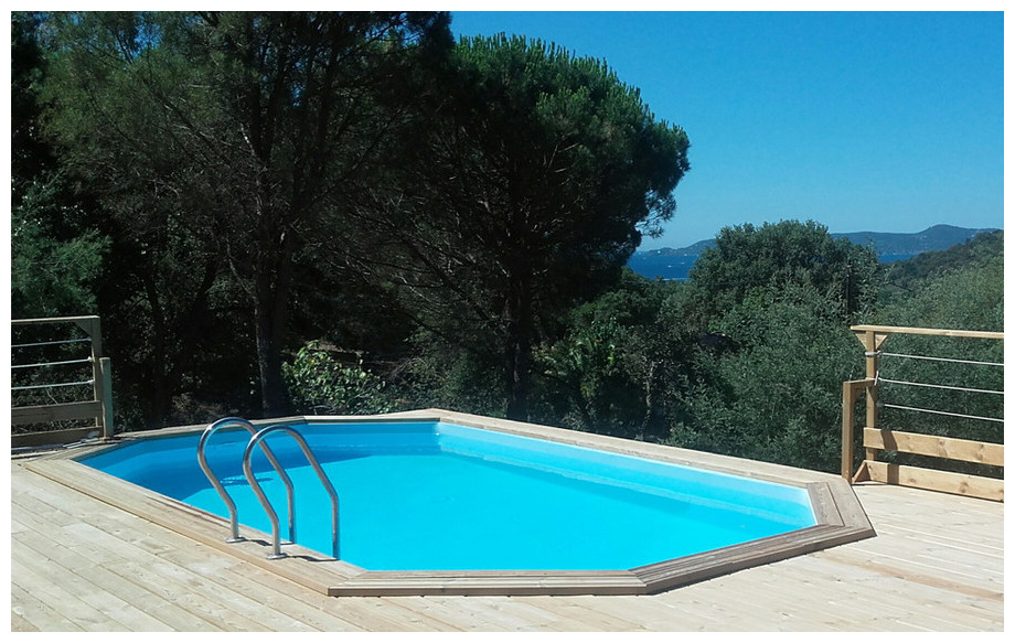 piscine bois octogonale allongée Woodfirst Original 872x472x146 en situation