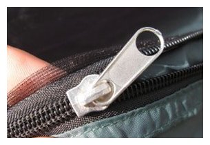 aperçu de la fermeture éclair du hamac Moskito Traveller en situation