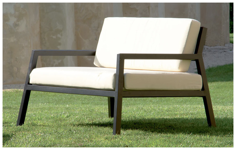 Détail fauteuil du salon de jardin bas d'extérieur en aluminium traité Modéna écru