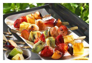 brochettes de fruit grillées sur la plancha Roller Grill 900 EE