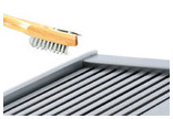 nettoyage de la grille de cuisson du grill électrique EcoGrill en situation