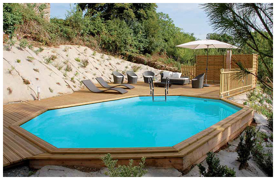 piscine bois octogonale allongée Woodfirst Original implantation semi enterrée
