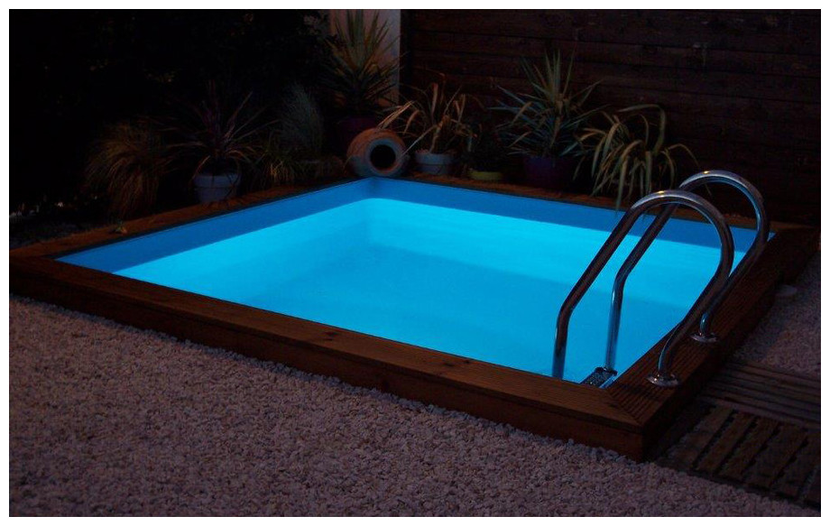 piscine bois en kit à monter Woodfirst Original carrée en situation