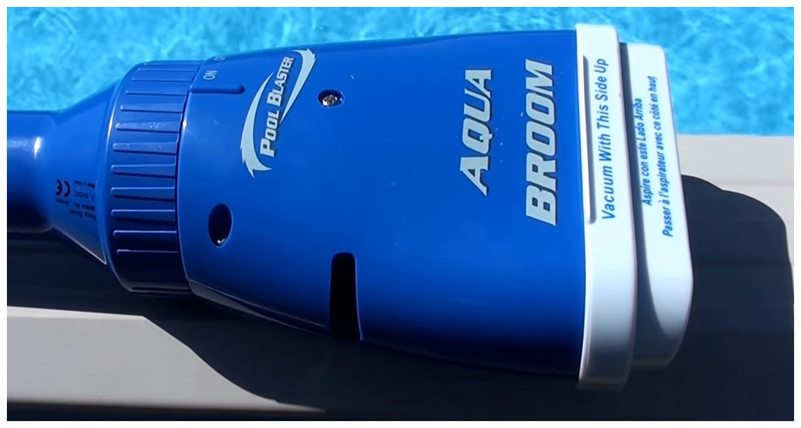 aquabroom pool blaster aspirateur pour piscine et spa en situation