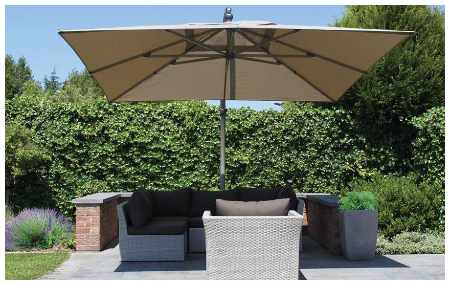 Parasol déporté carré 320 Easy Sun taupe en oléfin en situation