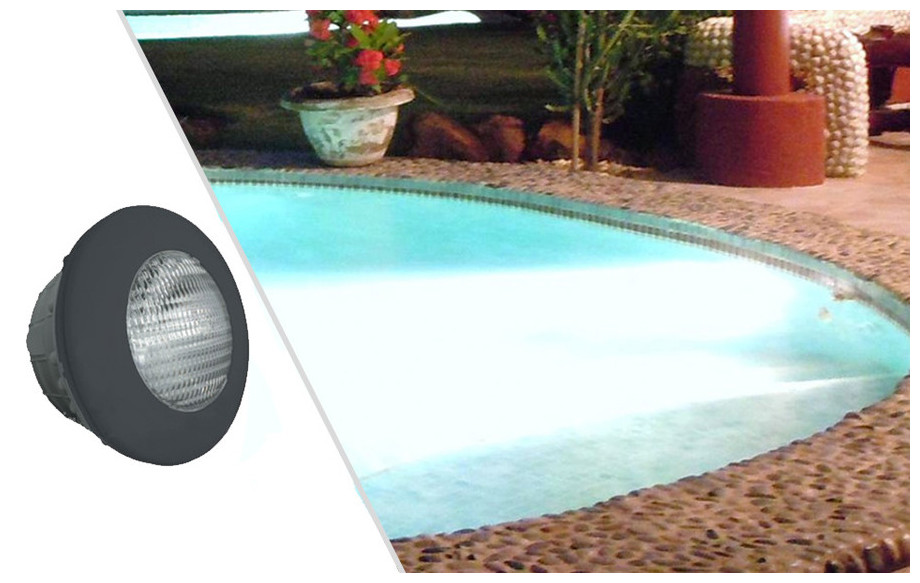 projecteur led gris anthracite 1.14  lumière blanche pour piscine béton et liner en situation