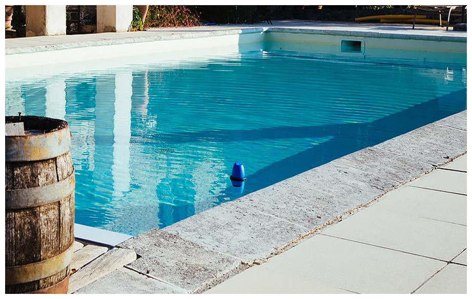 analyseur de piscine connecté blue by riiot en situation