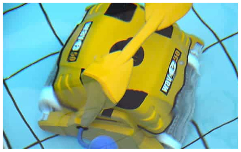 détail du robot de piscine dolphin wave 50