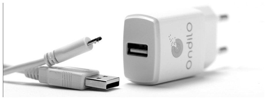 chargeur usb de l'ico analyseur d'eau de piscine