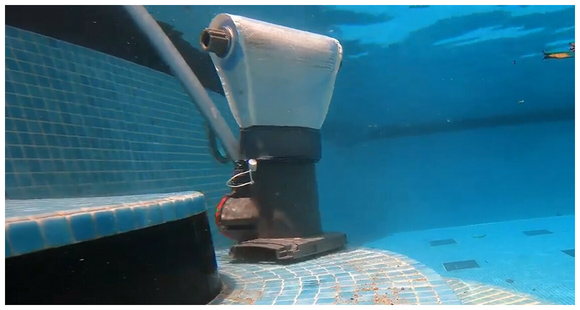 aspirateur nettoyeur de piscine rechargeable Voltera 105 en situation