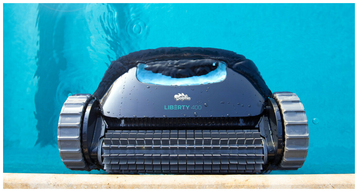 robot piscine sans fil Dolphin Liberty 400 en situation