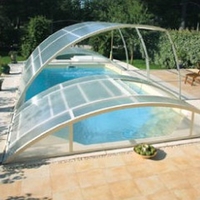 Abris piscine bas clair 10m x 4m à poser sur terrasse avec escalier
